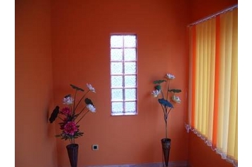 Rumanía Privát 2 Mai, Exterior